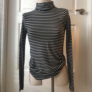 Tissue-cotton Turtleneck